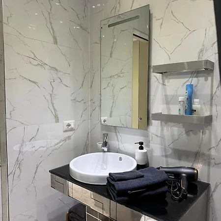 Klt Blloku Center 地拉那