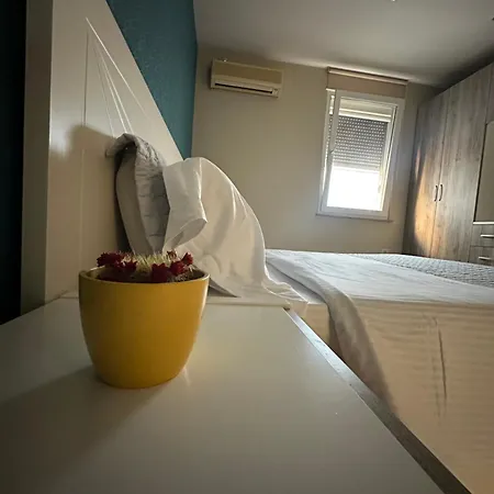 Klt Blloku Center * 地拉那